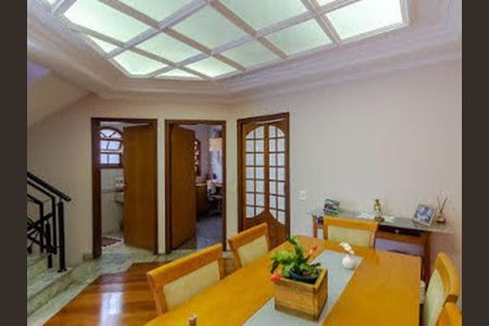 Casa à venda com 3 quartos, 314m² em Jardim Guairaca, São Paulo