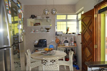 Casa à venda com 280m², 5 quartos e 3 vagasCozinha