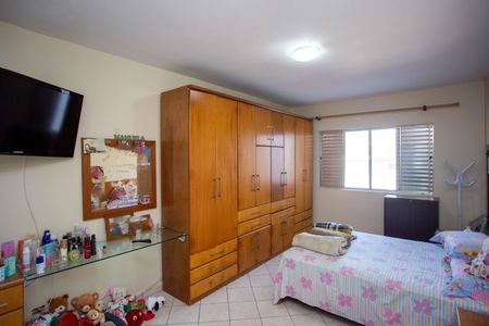 Casa à venda com 275m², 4 quartos e 2 vagasSuíte