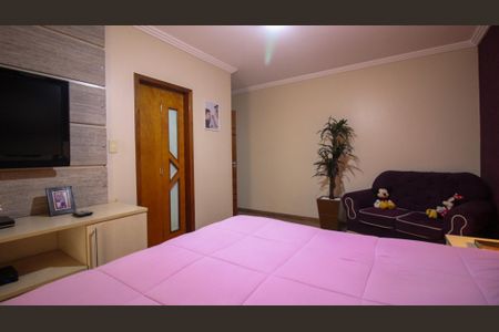 Casa à venda com 197m², 5 quartos e 3 vagasSuíte 