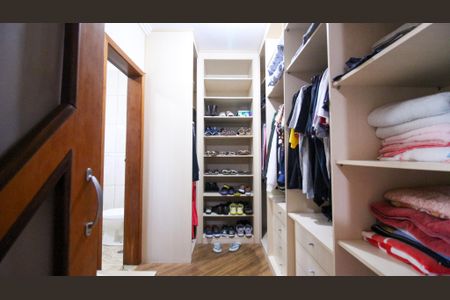 Casa à venda com 197m², 5 quartos e 3 vagasSuíte Closet
