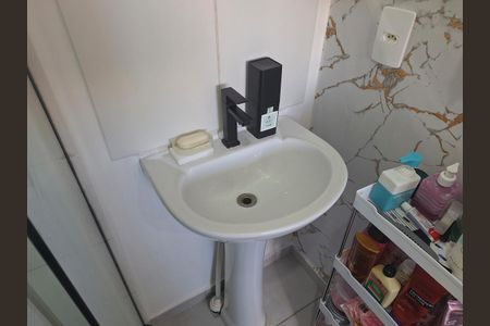 Apartamento à venda com 40m², 2 quartos e sem vaga Apartamento à venda com 40m², 2 quartos e sem vagaBanheiro Social