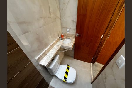 Casa à venda com 130m², 3 quartos e 3 vagasBanheiro da Suíte 2