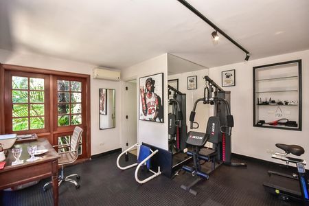 Casa à venda com 620m², 3 quartos e 4 vagasÁrea comum - Academia