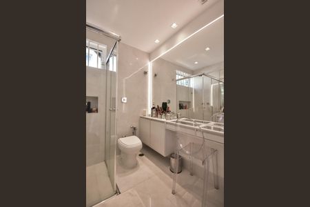 Casa à venda com 620m², 3 quartos e 4 vagasBanheiro da Suíte 2