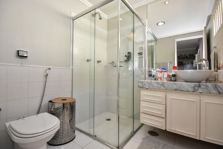 Casa à venda com 620m², 3 quartos e 4 vagasBanheiro da Suíte 1