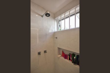 Casa à venda com 620m², 3 quartos e 4 vagasBanheiro da Suíte 2