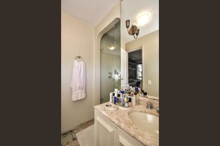 Casa à venda com 620m², 3 quartos e 4 vagasBanheiro 2 da Suíte 3