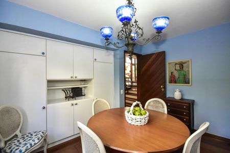 Casa à venda com 620m², 3 quartos e 4 vagasCopa