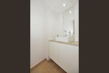 Casa à venda com 620m², 3 quartos e 4 vagasLavabo da Academia