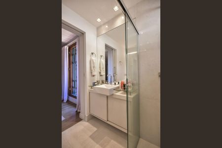 Casa à venda com 620m², 3 quartos e 4 vagasBanheiro da Suíte 2