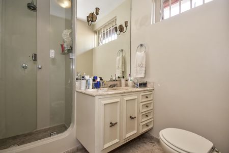 Casa à venda com 620m², 3 quartos e 4 vagasBanheiro 2 da Suíte 3