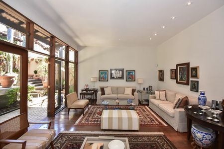 Casa à venda com 620m², 3 quartos e 4 vagasSala