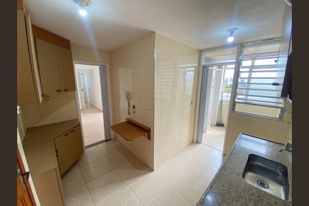 Apartamento à venda com 60m², 3 quartos e 1 vaga Apartamento à venda com 60m², 3 quartos e 1 vagaCozinha e Área de Serviço