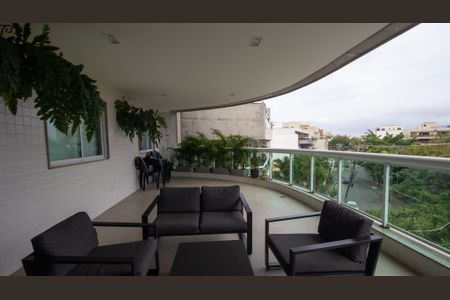 Apartamento à venda com 160m², 3 quartos e 3 vagas Apartamento à venda com 160m², 3 quartos e 3 vagasVaranda da Sala