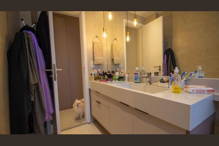Apartamento à venda com 160m², 3 quartos e 3 vagas Apartamento à venda com 160m², 3 quartos e 3 vagasBanheiro da Suíte