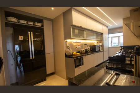 Apartamento à venda com 160m², 3 quartos e 3 vagas Apartamento à venda com 160m², 3 quartos e 3 vagasCozinha e Área de Serviço