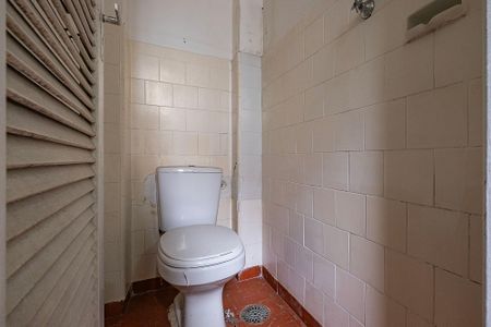 Apartamento à venda com 98m², 2 quartos e sem vaga Apartamento à venda com 98m², 2 quartos e sem vagaBanheiro de Serviço