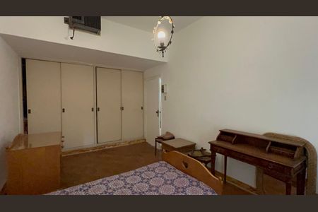 Casa à venda com 306m², 3 quartos e 4 vagas Casa à venda com 306m², 3 quartos e 4 vagasQuarto 1