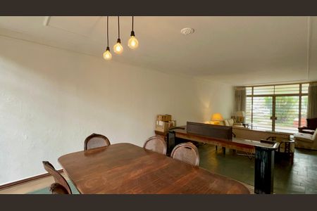 Casa à venda com 306m², 3 quartos e 4 vagas Casa à venda com 306m², 3 quartos e 4 vagasSala de Jantar
