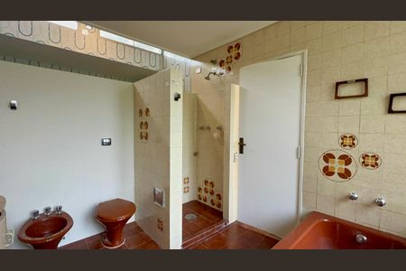 Casa à venda com 306m², 3 quartos e 4 vagas Casa à venda com 306m², 3 quartos e 4 vagasBanheiro da Suíte