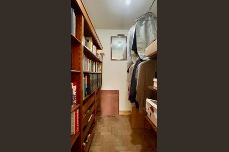 Casa à venda com 306m², 3 quartos e 4 vagas Casa à venda com 306m², 3 quartos e 4 vagasCloset da suíte