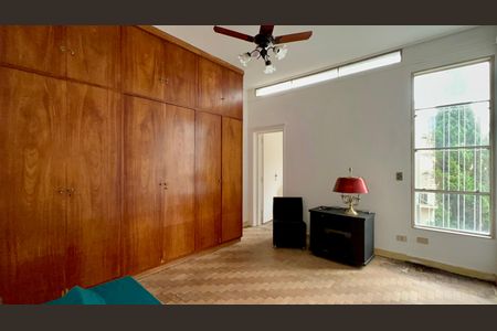 Casa à venda com 306m², 3 quartos e 4 vagas Casa à venda com 306m², 3 quartos e 4 vagasQuarto 2