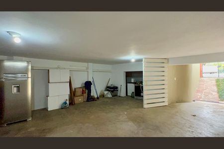 Casa à venda com 306m², 3 quartos e 4 vagas Casa à venda com 306m², 3 quartos e 4 vagasGaragem