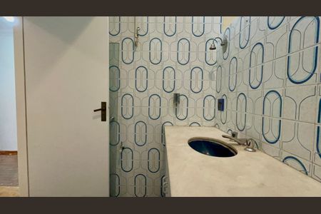 Casa à venda com 306m², 3 quartos e 4 vagas Casa à venda com 306m², 3 quartos e 4 vagasBanheiro