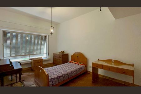 Casa à venda com 306m², 3 quartos e 4 vagas Casa à venda com 306m², 3 quartos e 4 vagasQuarto 1
