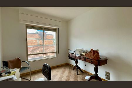 Casa à venda com 306m², 3 quartos e 4 vagas Casa à venda com 306m², 3 quartos e 4 vagasEscritório
