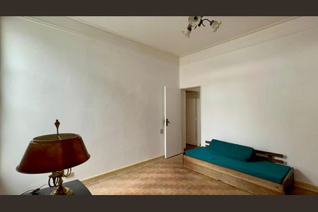 Casa à venda com 306m², 3 quartos e 4 vagas Casa à venda com 306m², 3 quartos e 4 vagasQuarto 2