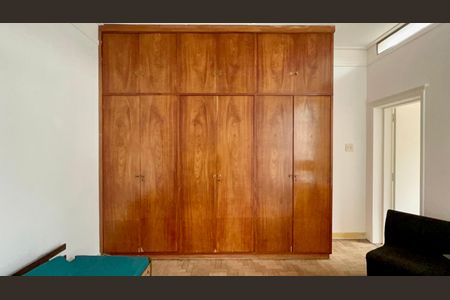 Casa à venda com 306m², 3 quartos e 4 vagas Casa à venda com 306m², 3 quartos e 4 vagasQuarto 2