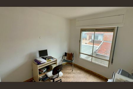 Casa à venda com 306m², 3 quartos e 4 vagas Casa à venda com 306m², 3 quartos e 4 vagasEscritório