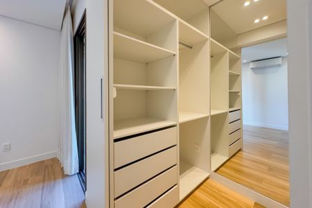 Apartamento à venda com 106m², 3 quartos e 2 vagas Apartamento à venda com 106m², 3 quartos e 2 vagasSuíte Closet