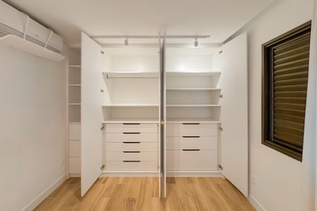 Apartamento à venda com 106m², 3 quartos e 2 vagas Apartamento à venda com 106m², 3 quartos e 2 vagasQuarto 2