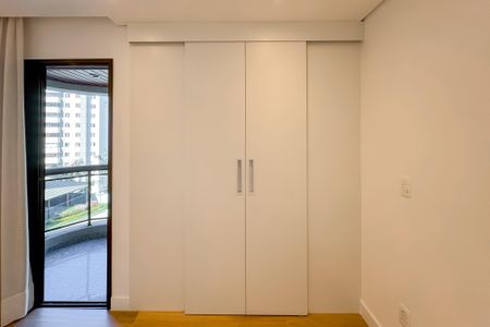 Apartamento à venda com 106m², 3 quartos e 2 vagas Apartamento à venda com 106m², 3 quartos e 2 vagasSuíte Closet
