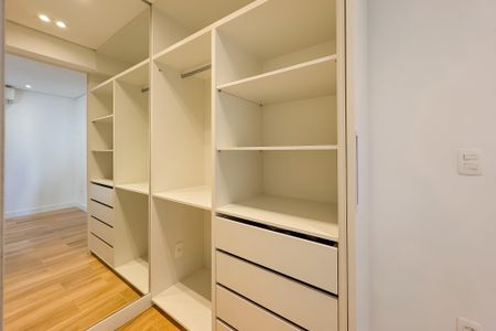 Apartamento à venda com 106m², 3 quartos e 2 vagas Apartamento à venda com 106m², 3 quartos e 2 vagasSuíte Closet