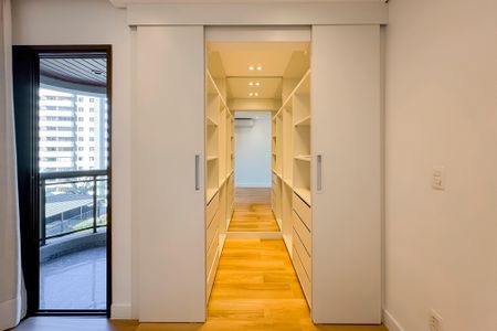 Apartamento à venda com 106m², 3 quartos e 2 vagas Apartamento à venda com 106m², 3 quartos e 2 vagasSuíte Closet