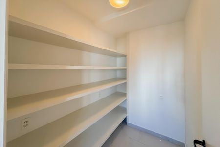 Apartamento à venda com 106m², 3 quartos e 2 vagas Apartamento à venda com 106m², 3 quartos e 2 vagasDespensa