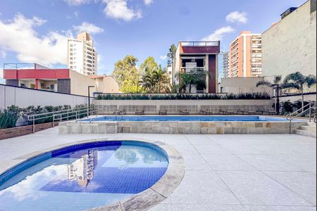 Apartamento à venda com 87m², 2 quartos e 2 vagas Apartamento à venda com 87m², 2 quartos e 2 vagasÁrea comum - Piscina