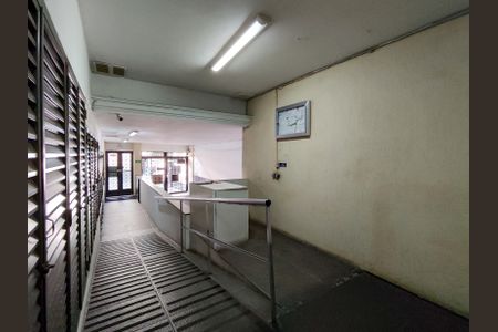 Apartamento à venda com 102m², 4 quartos e 1 vaga Apartamento à venda com 102m², 4 quartos e 1 vagaFachada e portaria