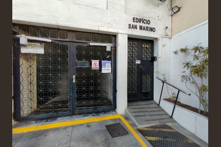 Apartamento à venda com 102m², 4 quartos e 1 vaga Apartamento à venda com 102m², 4 quartos e 1 vagaFachada e portaria