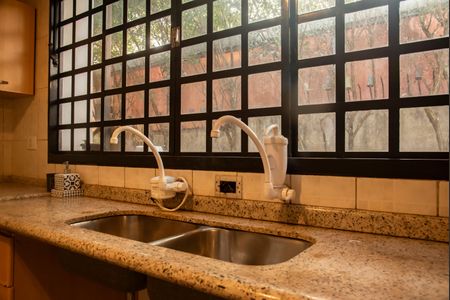 Casa para alugar com 250m², 4 quartos e 2 vagasCozinha