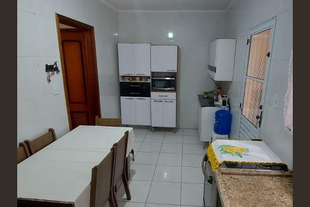 Casa à venda com 68m², 2 quartos e 2 vagas Casa à venda com 68m², 2 quartos e 2 vagasCozinha