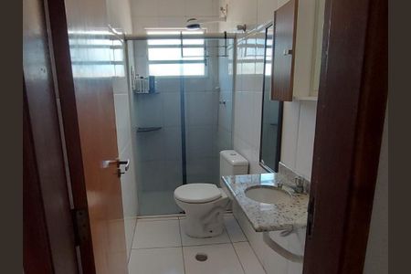 Casa à venda com 68m², 2 quartos e 2 vagas Casa à venda com 68m², 2 quartos e 2 vagasBanheiro