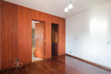 Casa à venda com 504m², 4 quartos e 8 vagasSuíte 1