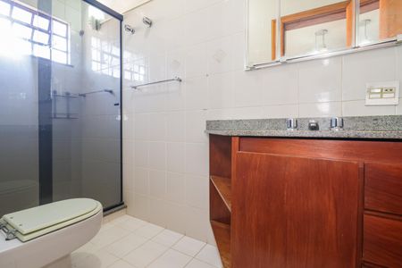 Casa à venda com 504m², 4 quartos e 8 vagasBanheiro da Suíte 4