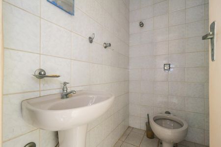 Casa à venda com 504m², 4 quartos e 8 vagasBanheiro de Serviço