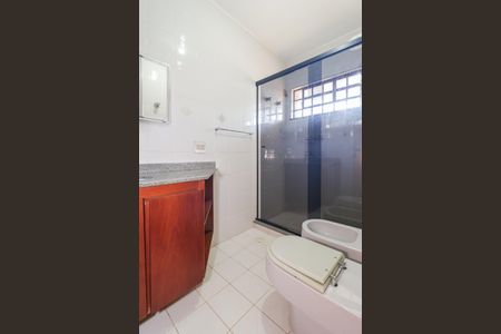 Casa à venda com 504m², 4 quartos e 8 vagasBanheiro da Suíte 2